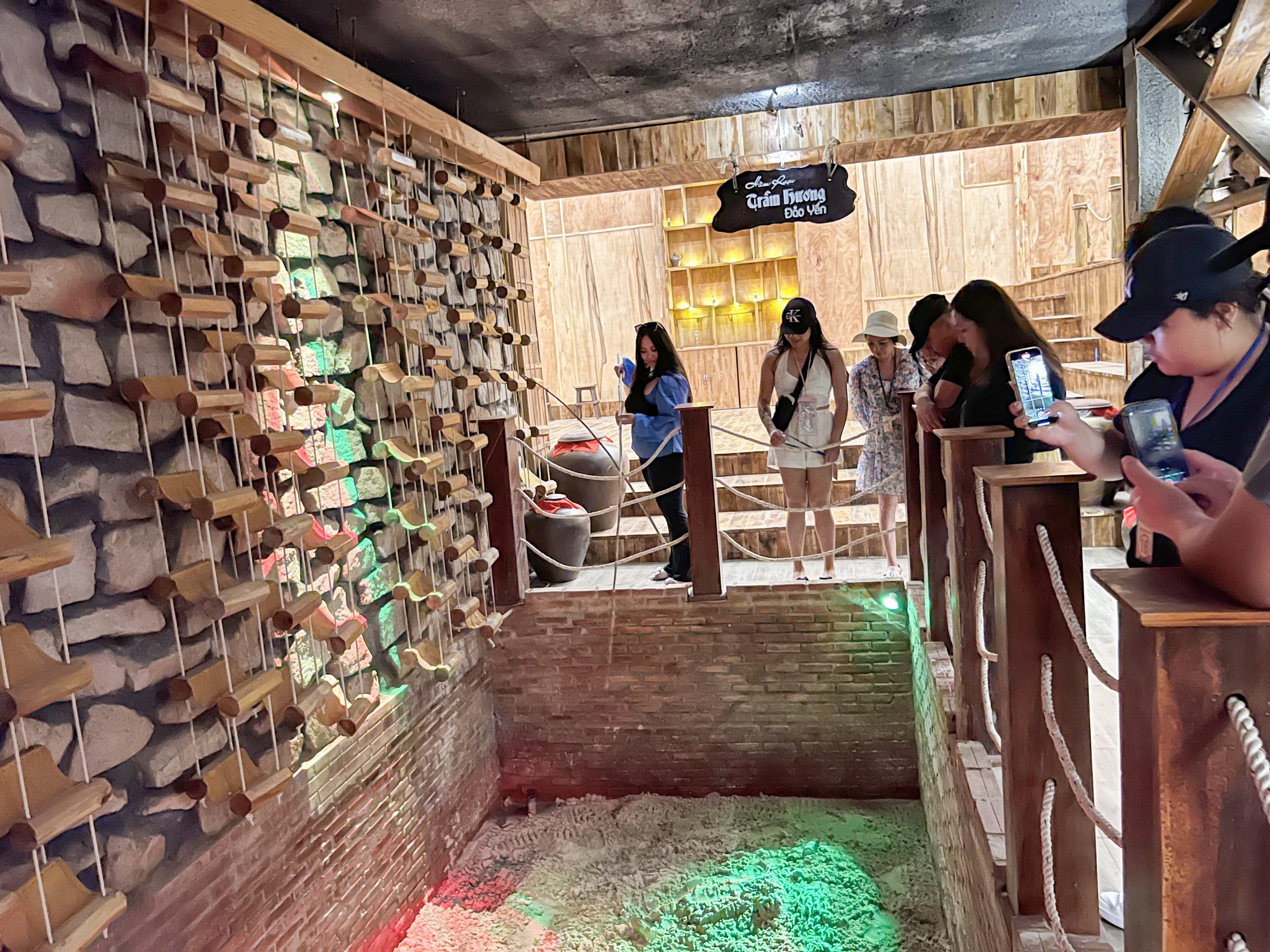 câu rượu trầm hương