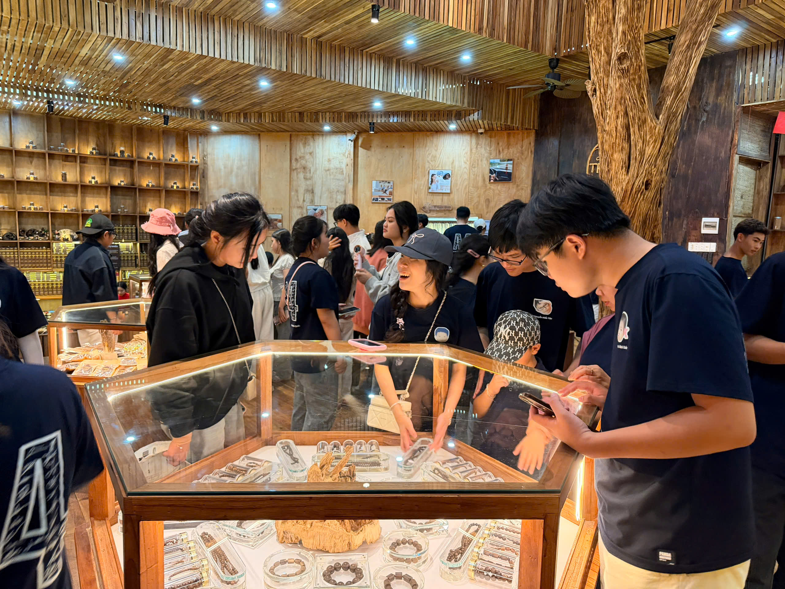 Quy Trình Chế Tác Trầm Hương Thủ Công Tại Phú Quốc